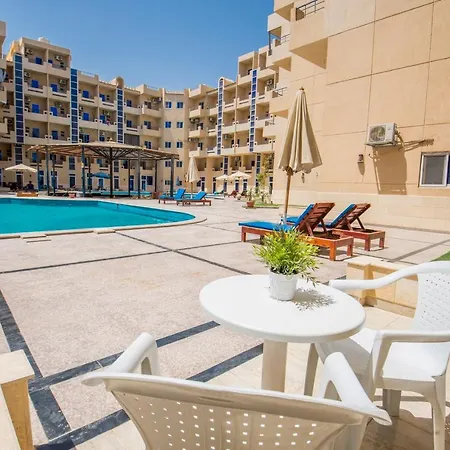 Poolside With Patio Near El Gouna